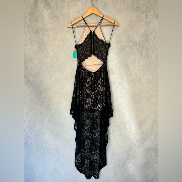 Asymmetrical Black and cream lace halter dress with zip on open back NWT - Picture 2 of 6